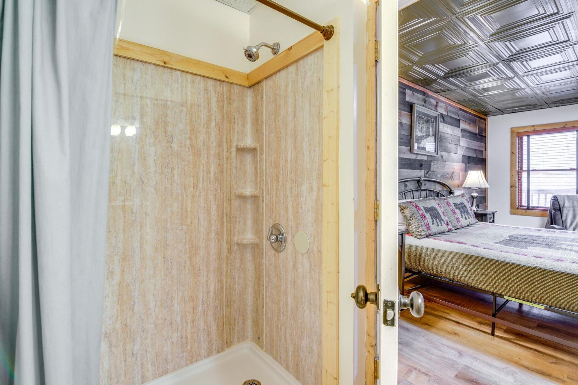 Вилла Pet-Friendly Gatlinburg Retreat With Hot Tub! Экстерьер фото
