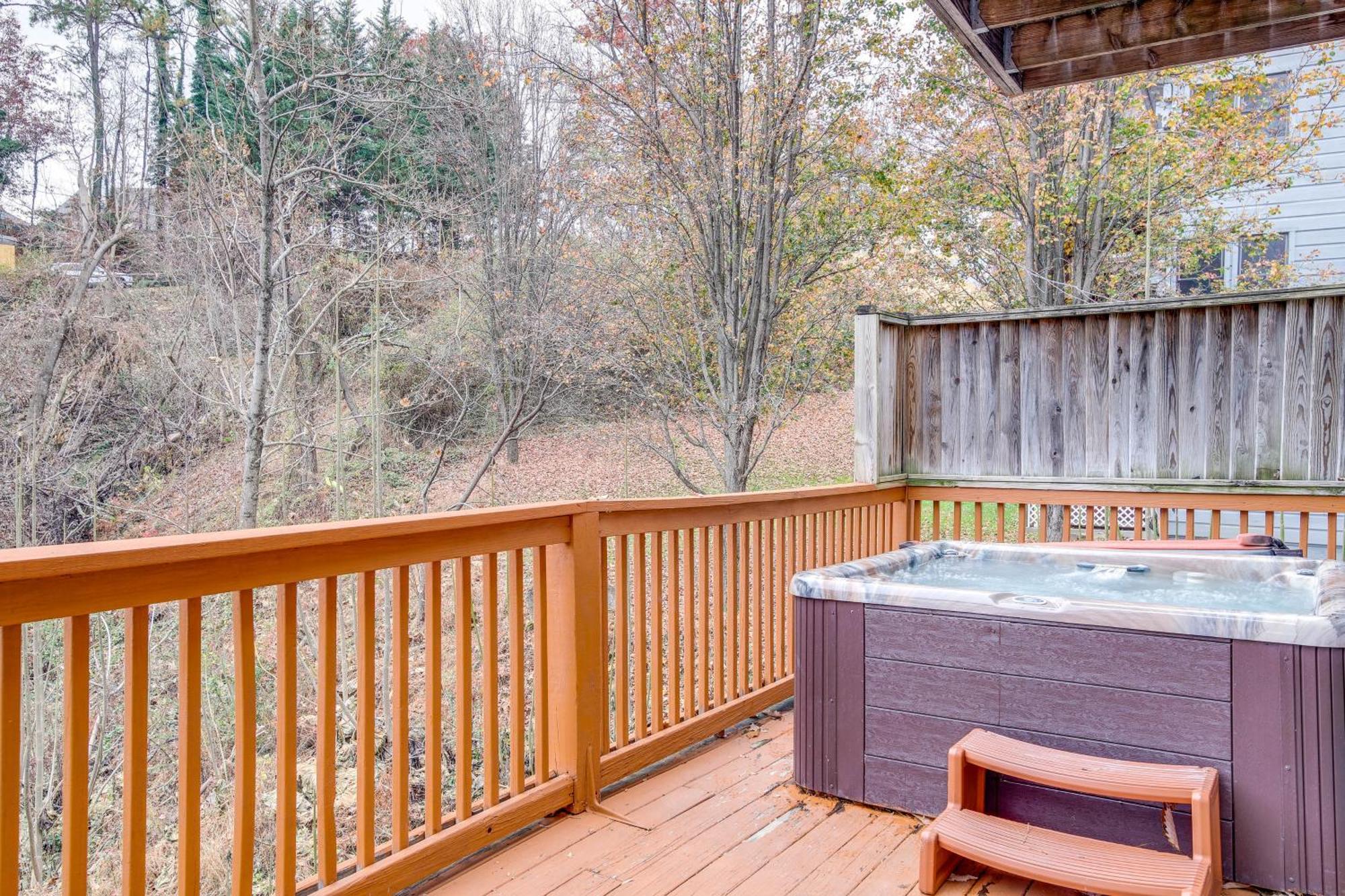 Вилла Pet-Friendly Gatlinburg Retreat With Hot Tub! Экстерьер фото