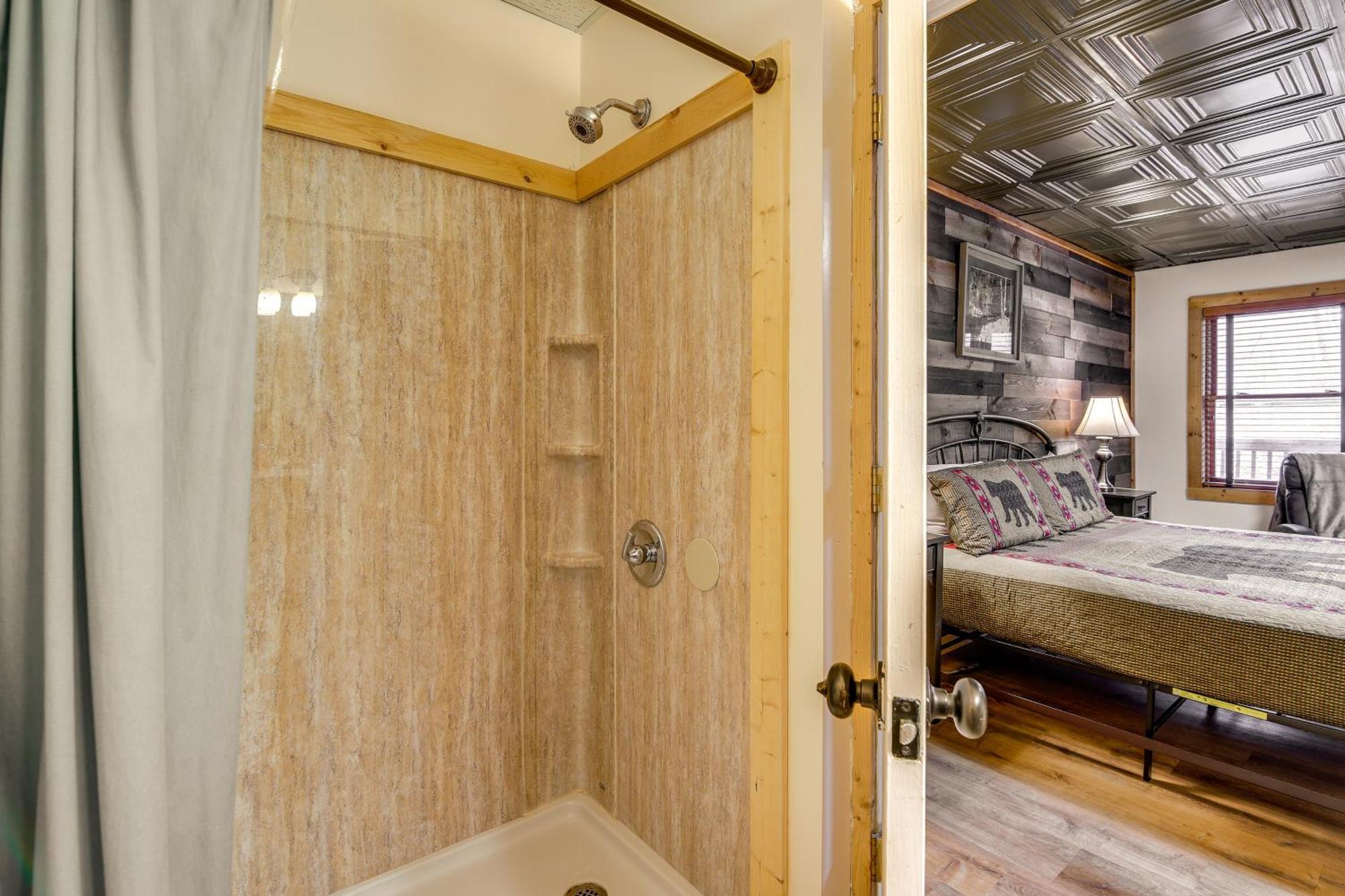 Вилла Pet-Friendly Gatlinburg Retreat With Hot Tub! Экстерьер фото