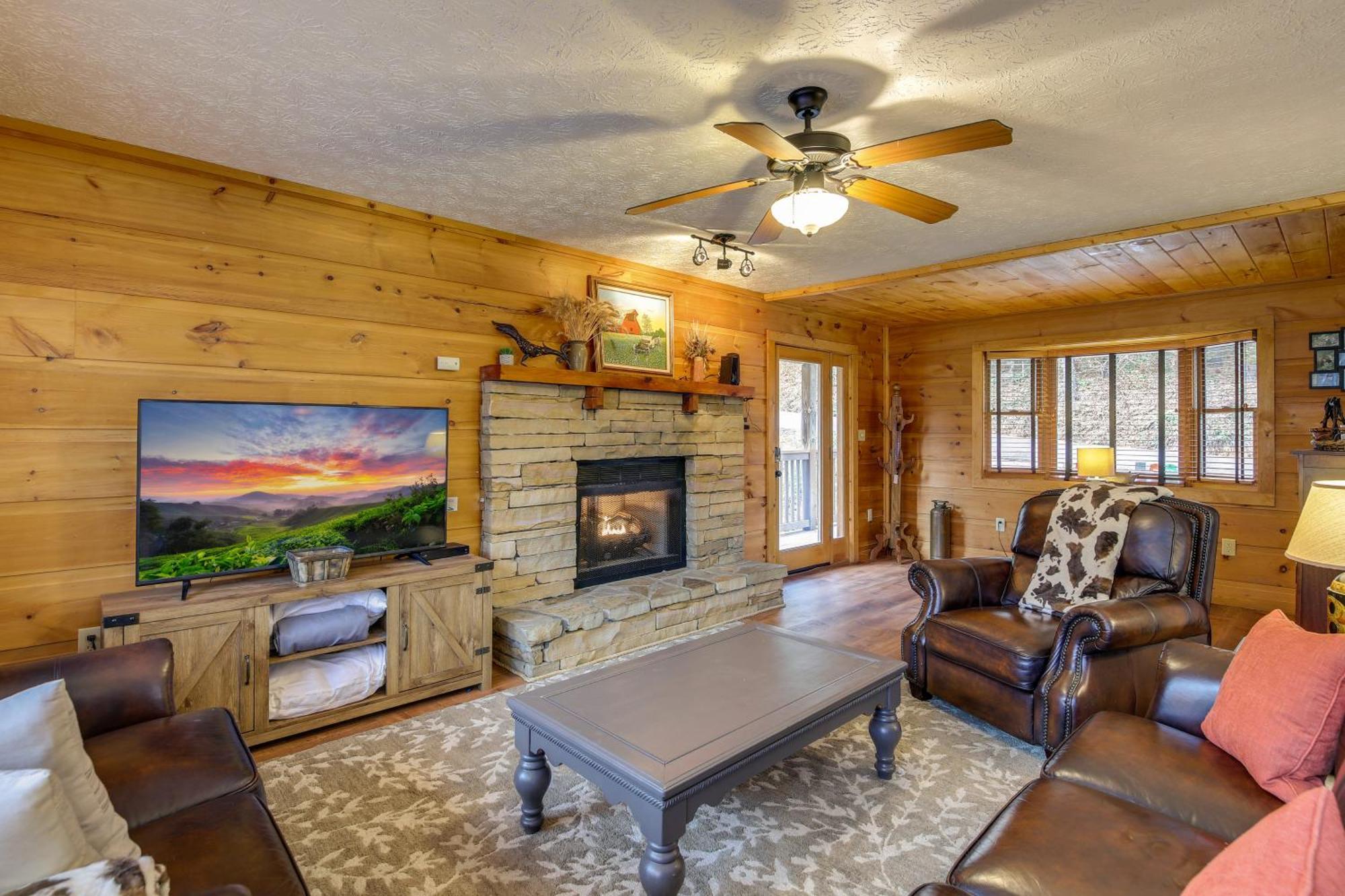 Вилла Pet-Friendly Gatlinburg Retreat With Hot Tub! Экстерьер фото