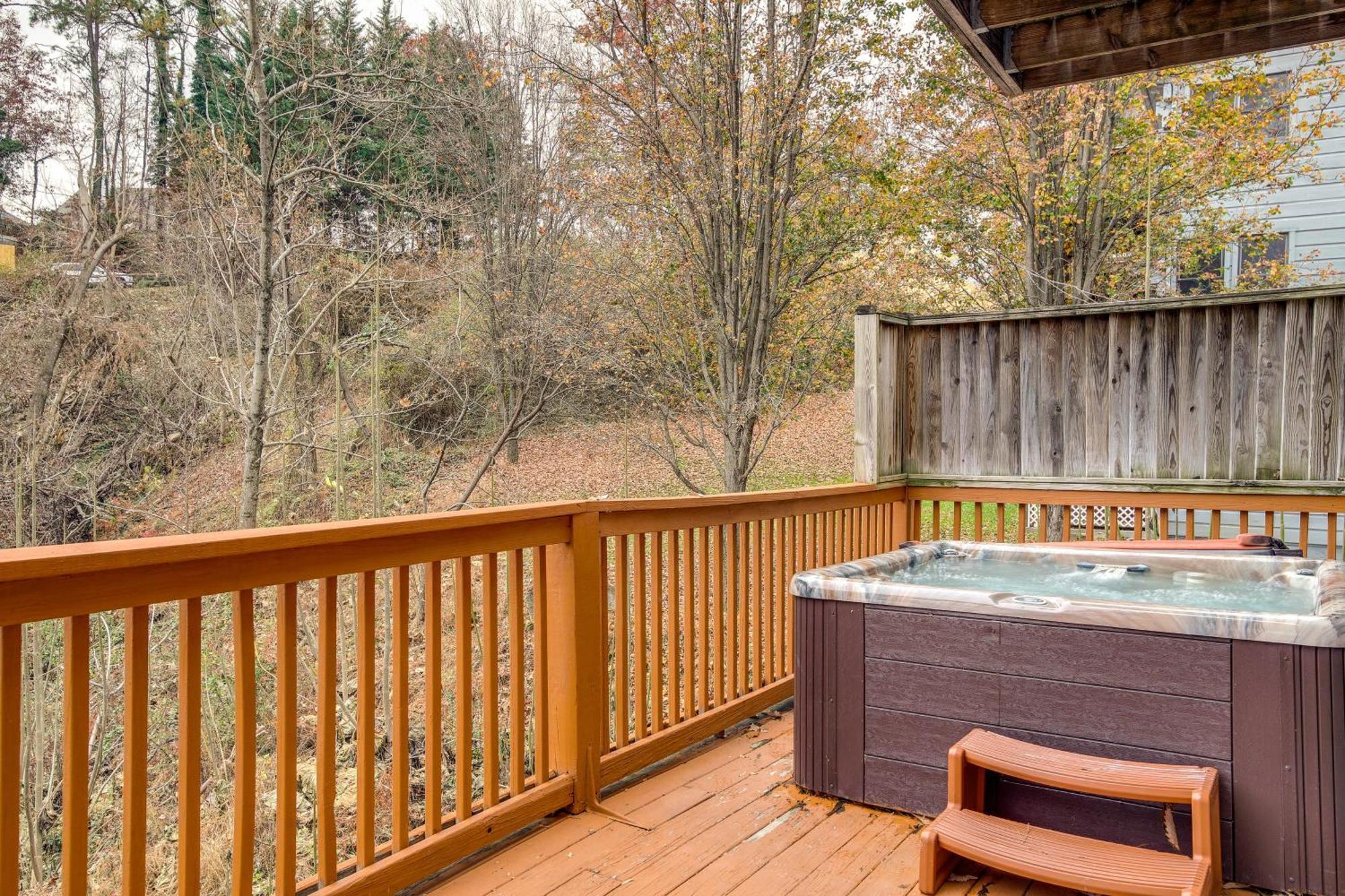 Вилла Pet-Friendly Gatlinburg Retreat With Hot Tub! Экстерьер фото